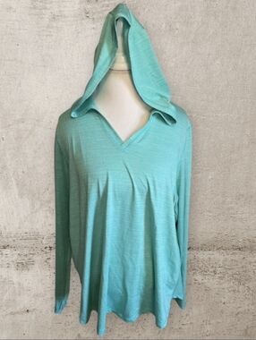 🐦 Lightweight Hooded V-Neck Top in Aqua